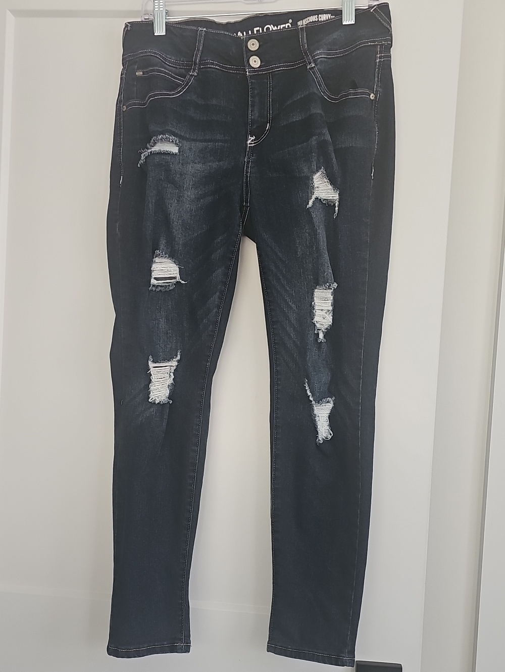 Wallflower - Luscious Curvy fit Distressed Dark Navy Fade Women Size 11 Junior's